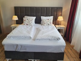 Escritorio, sistema de insonorización, cunas gratuitas y wifi gratis 