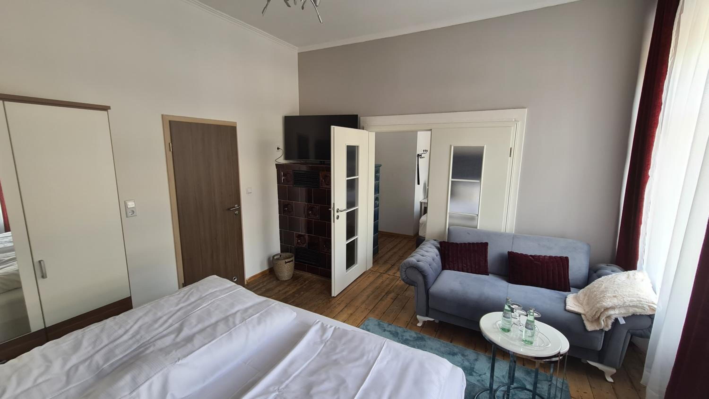 desk, soundproofing, free cots/infant beds, free wifi