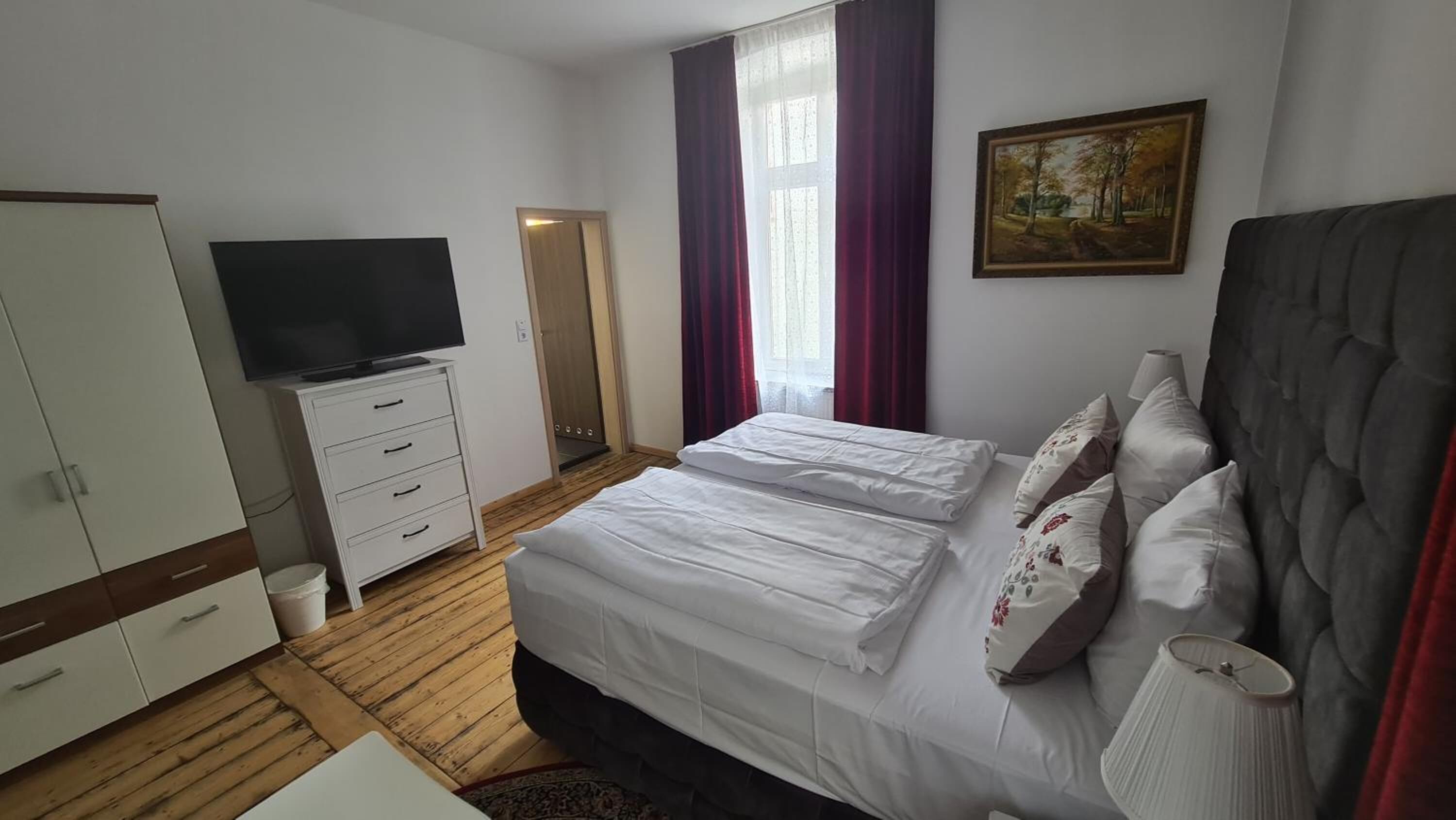 desk, soundproofing, free cots/infant beds, free wifi