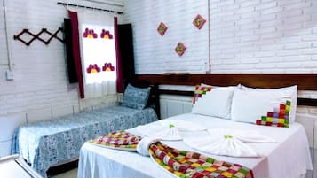 Apartamento standard | Frigobar, ferros/tábuas de passar roupa, Wi-Fi de cortesia