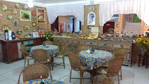 Esmorzar diari d'estil bufet gratuït 