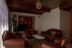 House | Living area - Motsolga Bed and Breakfast (Soweto)