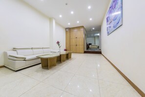 Property entrance - Granda Duy Tan Apartment (Hanoi)