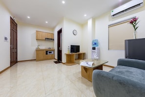 Leilighet, 1 soverom | Safe på rommet, skrivebord og wi-fi (inkludert)