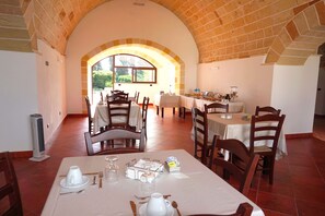Desayuno bufé gratuito y diario