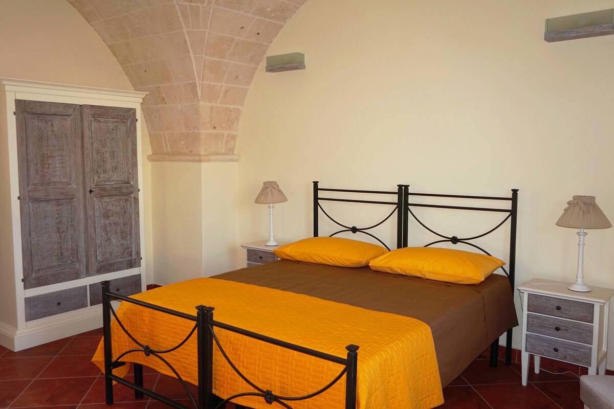Habitación con 1 cama doble o 2 individuales | Minibar, escritorio, cunas o camas infantiles gratuitas y wifi gratis
