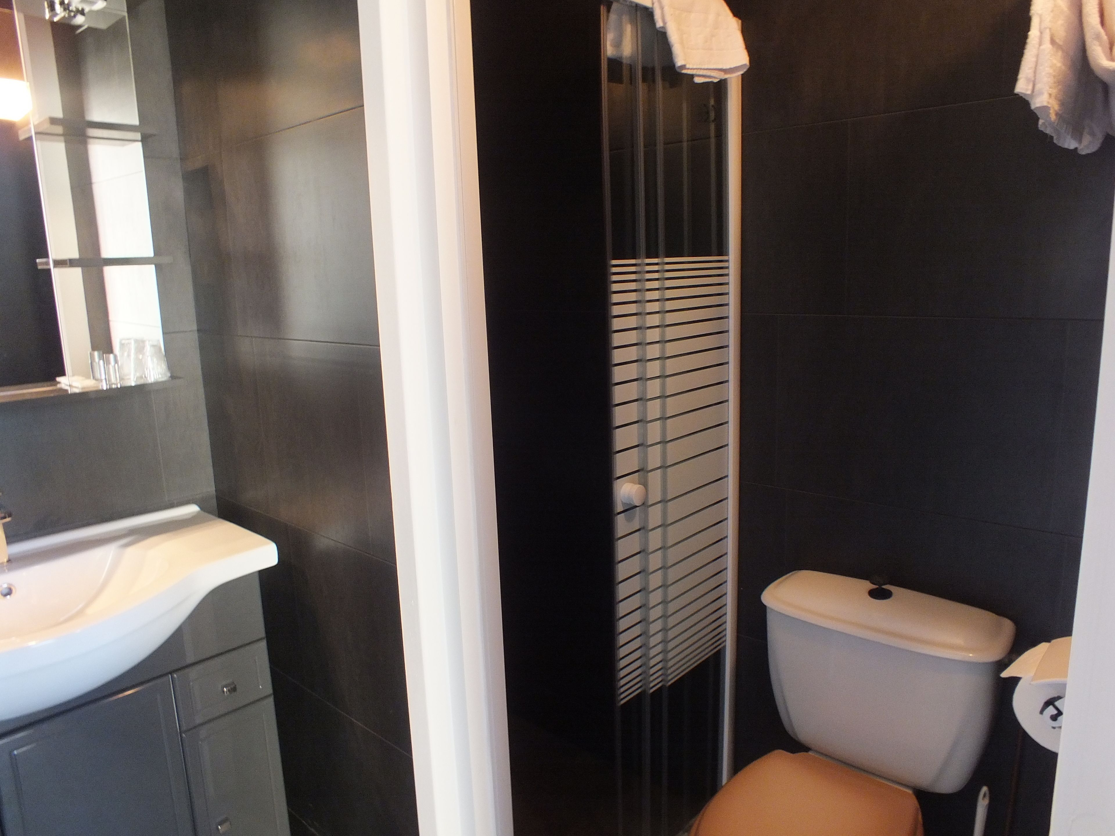 comfort double room | bathroom | shower, rainfall showerhead, free toiletries, hair dryer
