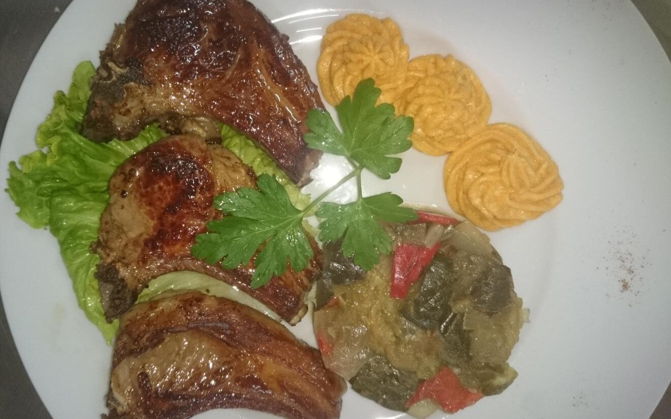 breakfast, lunch and dinner served