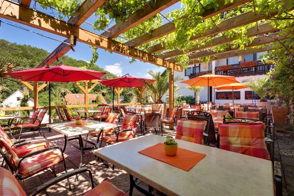 Terrace/patio - Hotel Die Kleine Blume (Erfweiler)