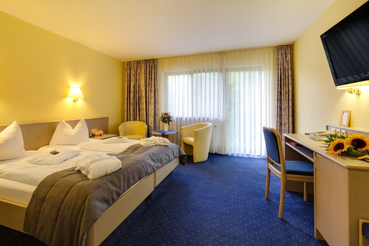 Hypoallergeen beddengoed, een minibar, een kluis op de kamer, een bureau
