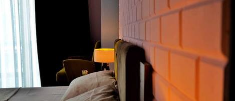 Premium bedding, desk, free WiFi