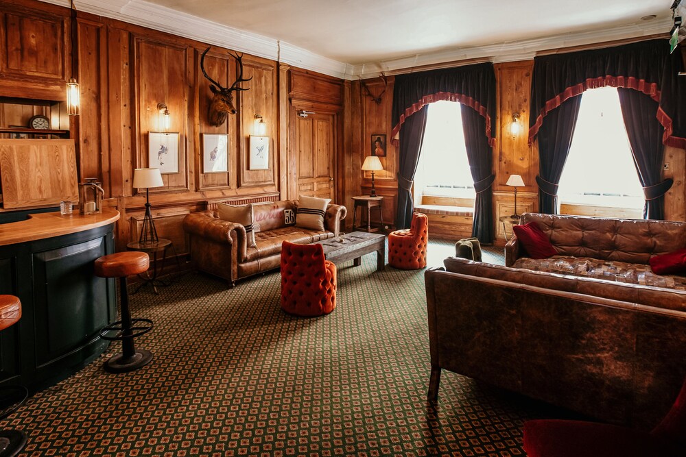 The George Hotel by null