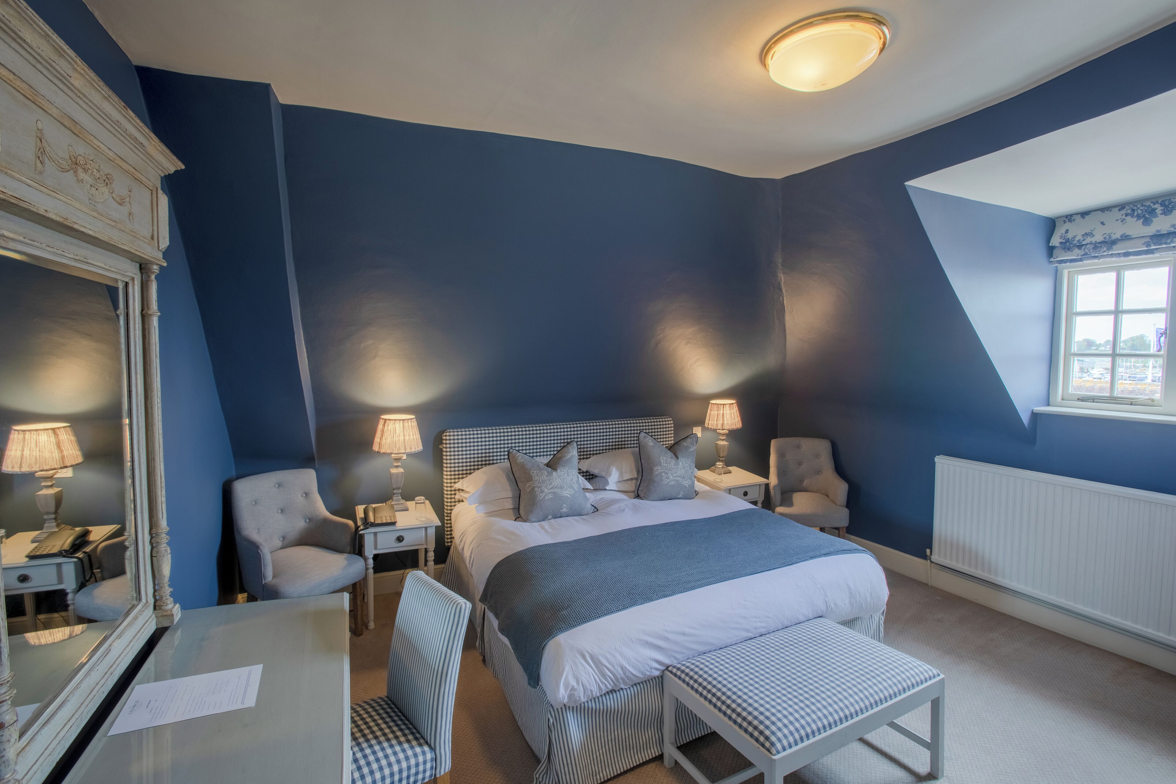 1 bedroom, individually decorated, individually furnished