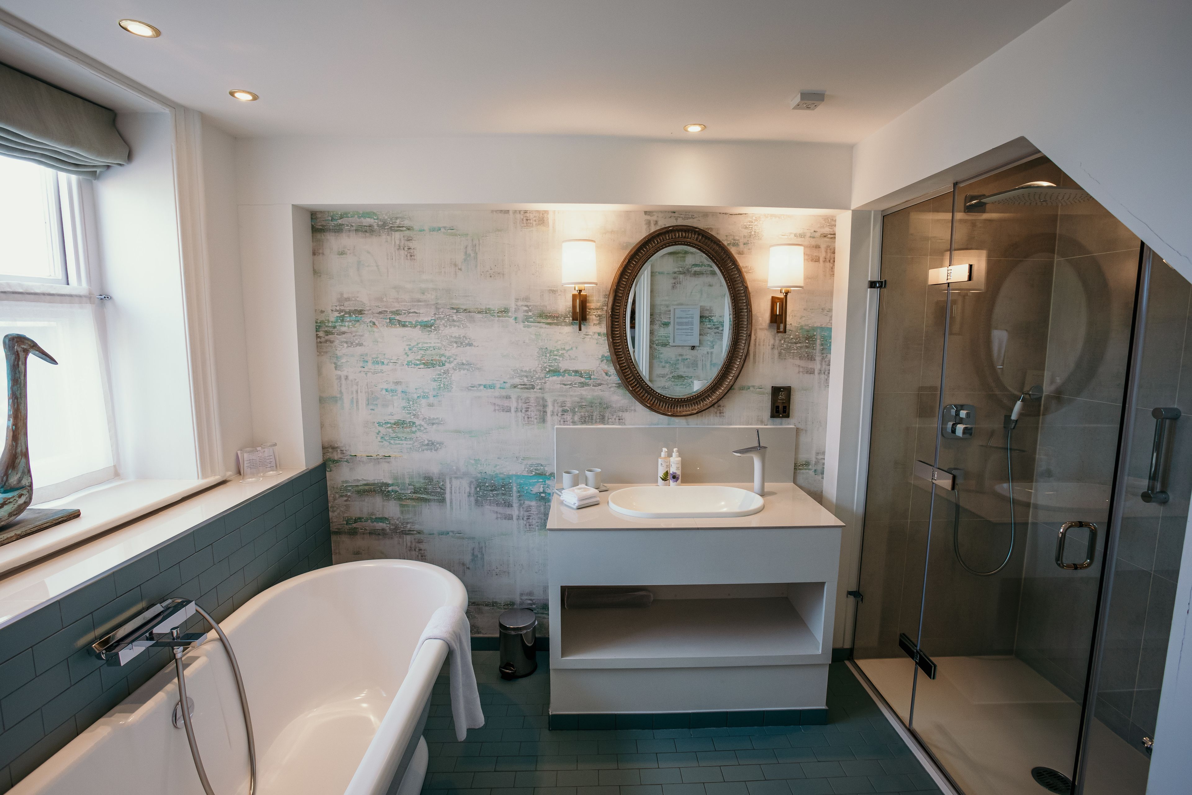 1 bedroom, individually decorated, individually furnished