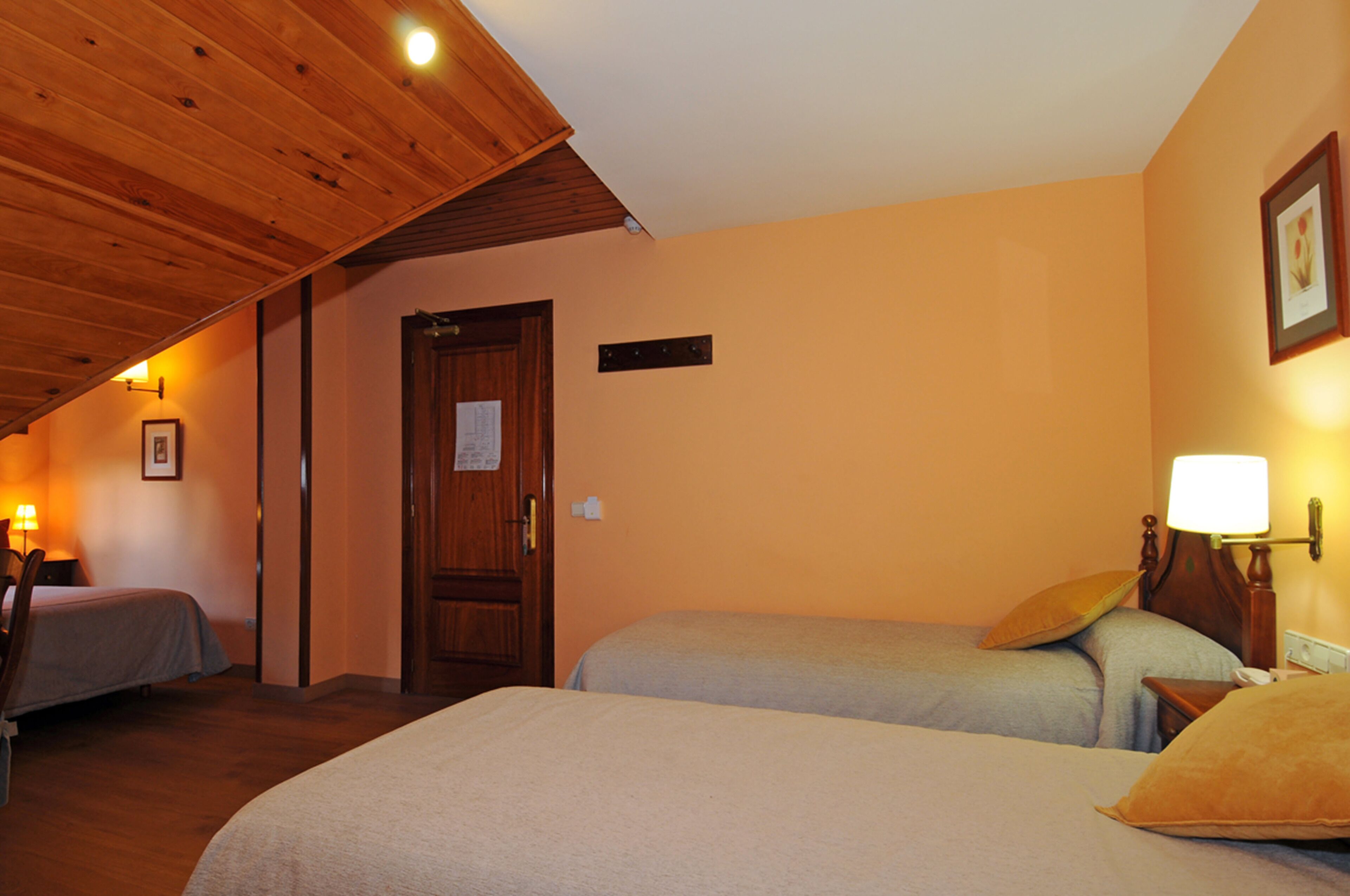 quadruple room, accessible | desk, free wifi, bed sheets