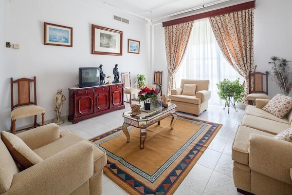 Una televisión de pantalla plana