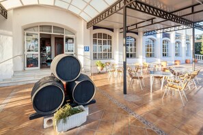 ランチ、ディナーに営業 (郷土料理)