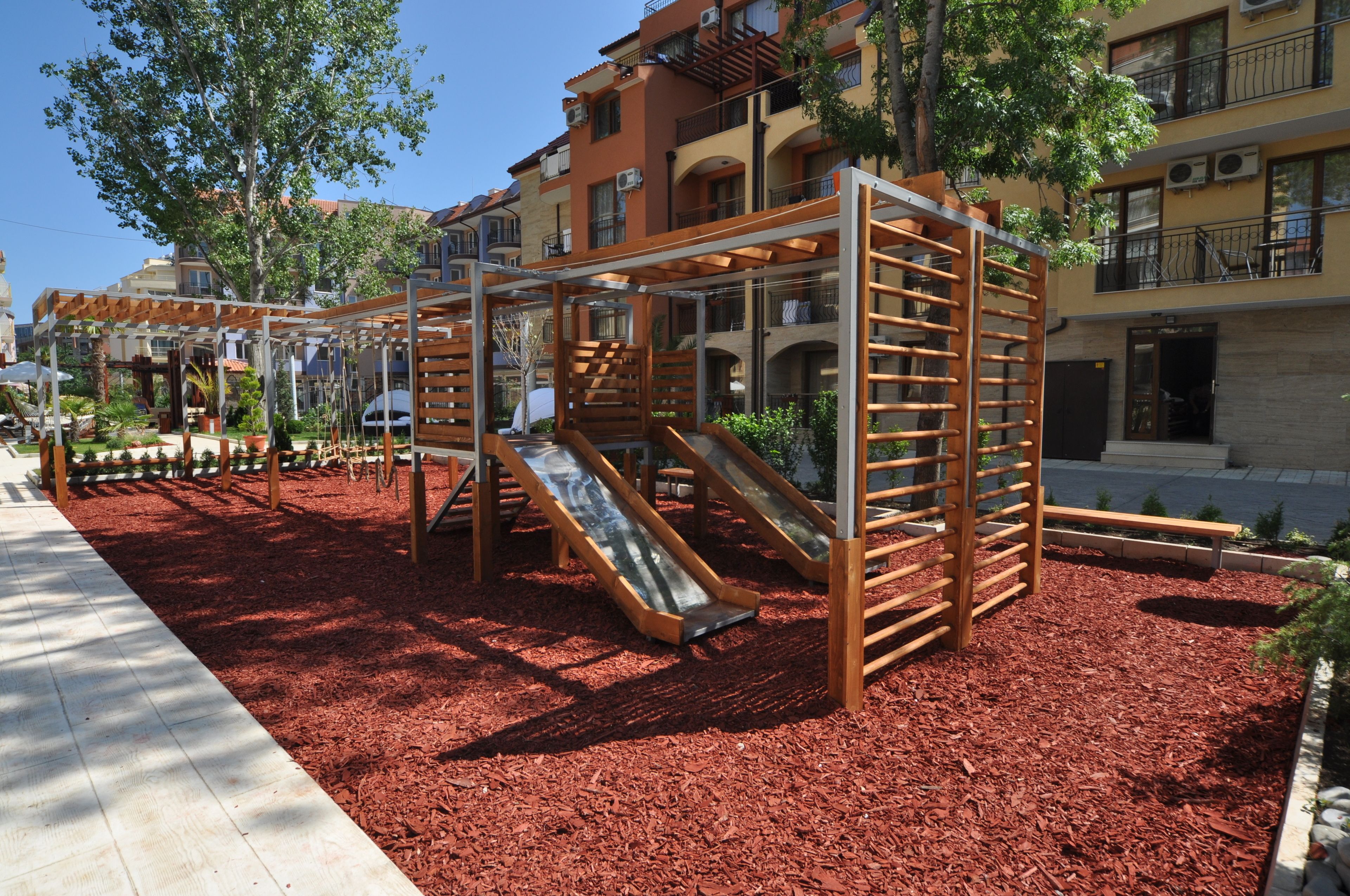 children’s play area – outdoor