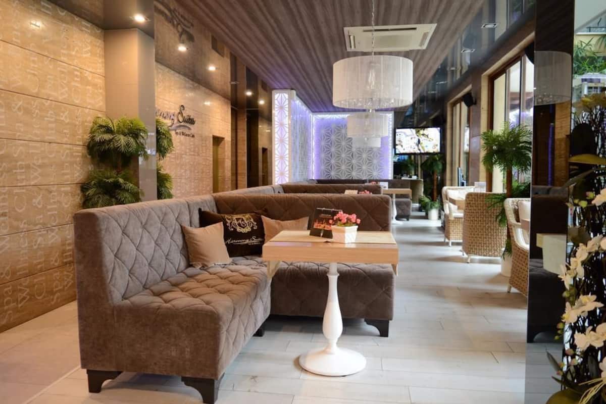 breakfast, lunch, dinner served; italian cuisine