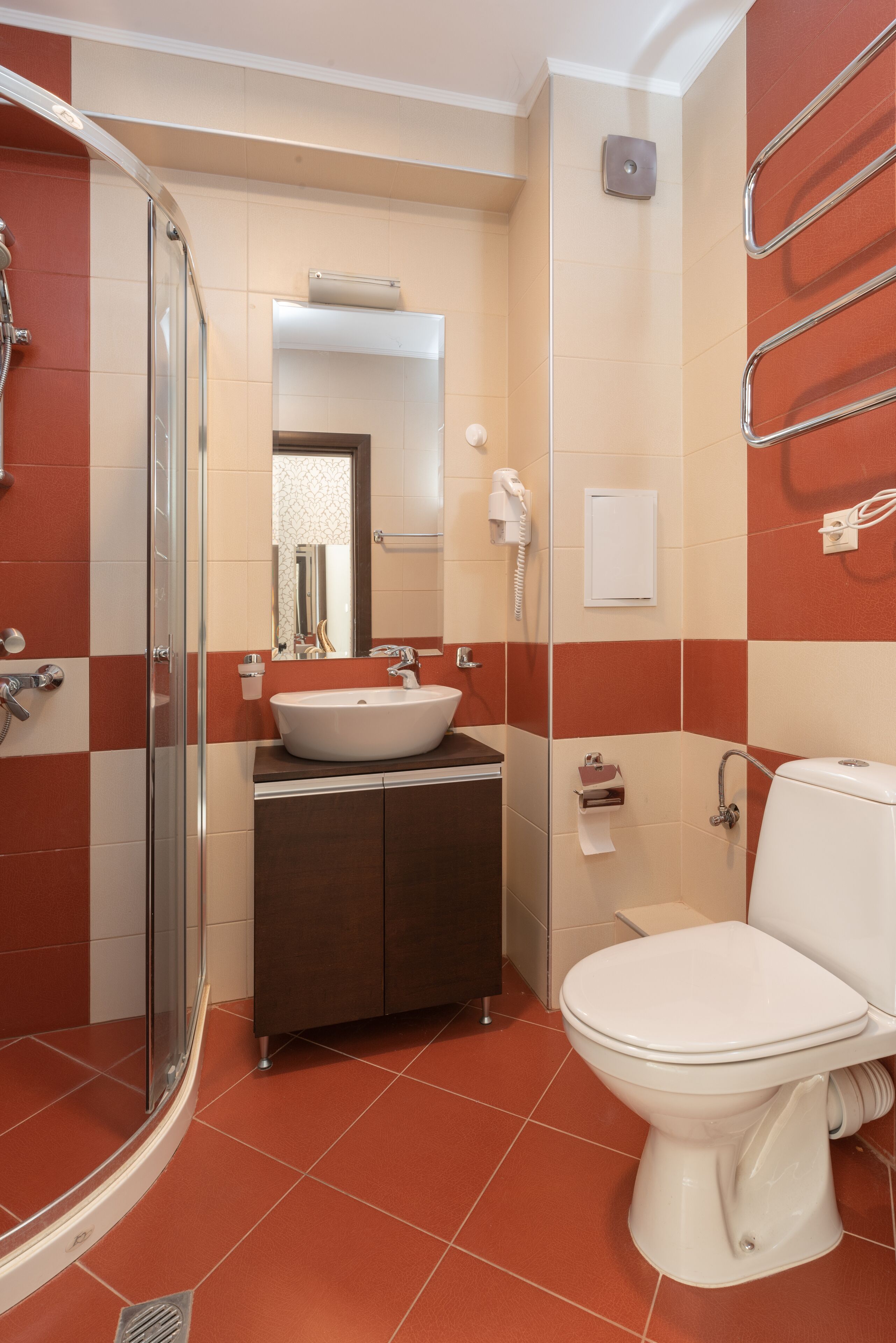 shower, free toiletries, hair dryer, towels