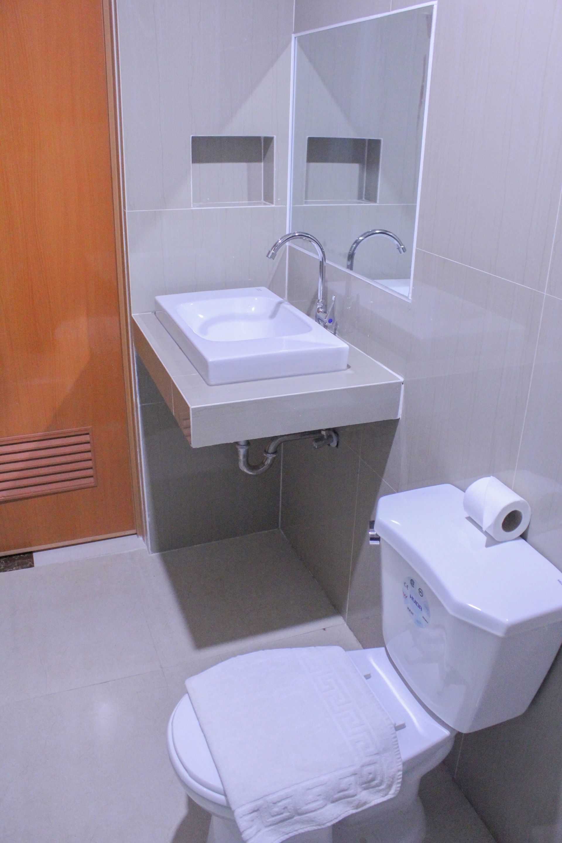 Triple Room | Bathroom | Shower, free toiletries, towels
