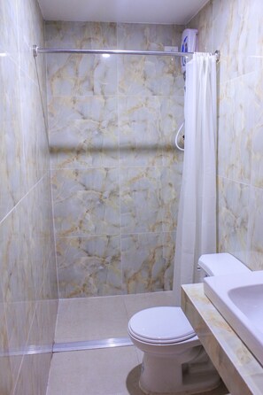 Quadruple Room | Bathroom