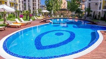 Piscine couverte, piscine extérieure (ouverte en saison)