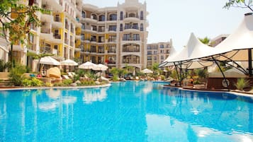 Bar à beira da piscina