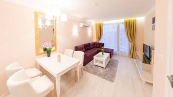 Deluxe-Apartment, 1 Schlafzimmer | Wohnbereich