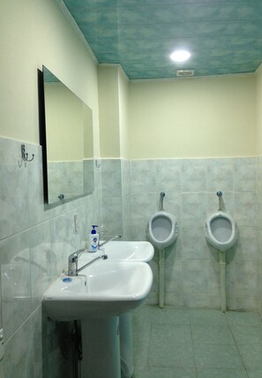 샤워 시설, 무료 세면용품, 헤어드라이어, 슬리퍼