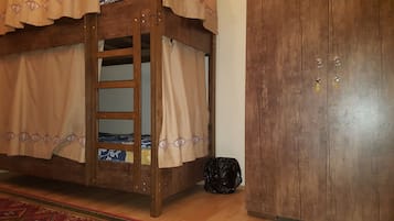 Chambre Quadruple Classique, femmes uniquement, vue ville | 1 chambre, draps en coton égyptien, literie de qualité supérieure