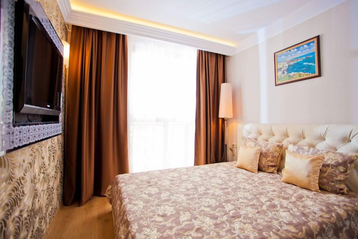 In-room safe, blackout drapes, iron/ironing board, WiFi (free)