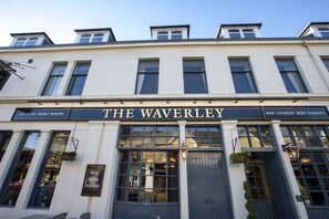 Front of property - The Waverley Hotel By Greene King Inns (Callander)