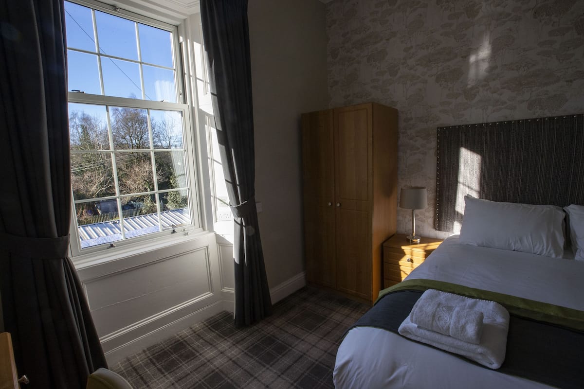 double room | desk, iron/ironing board, free wifi, bed sheets