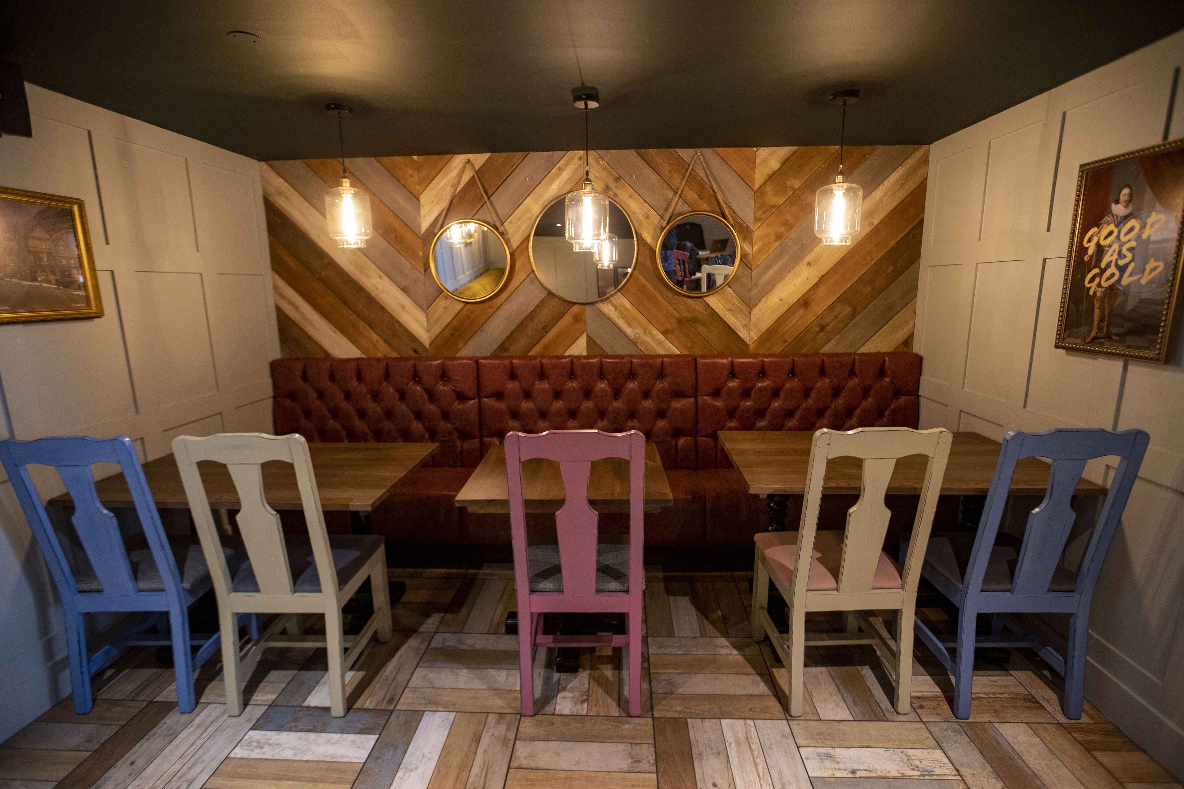 daily full breakfast (gbp 10.00 per person)