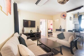 Apartment, 2 Bedrooms | Living room