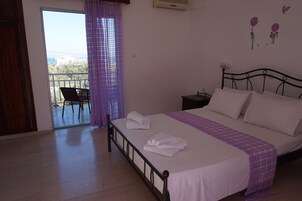 Studio (For 2) | Iron/ironing board, free WiFi
