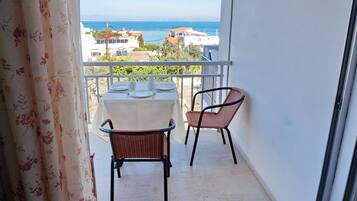 Estudio (For 3) | Vista desde la habitación