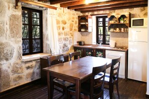 Villa, 1 Bedroom | Private kitchenette