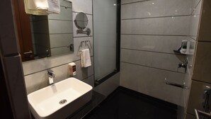 Quarto standard, 1 quarto | Banheiro | Chuveiro, produtos de toalete grátis