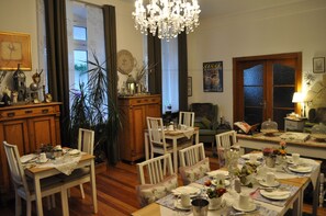 Desayuno buffet incluido todos los días 