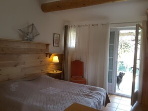 Double Room | 1 bedroom, desk, iron/ironing board, free WiFi - Mas Clair de Lune (St.-Rémy-de-Provence)