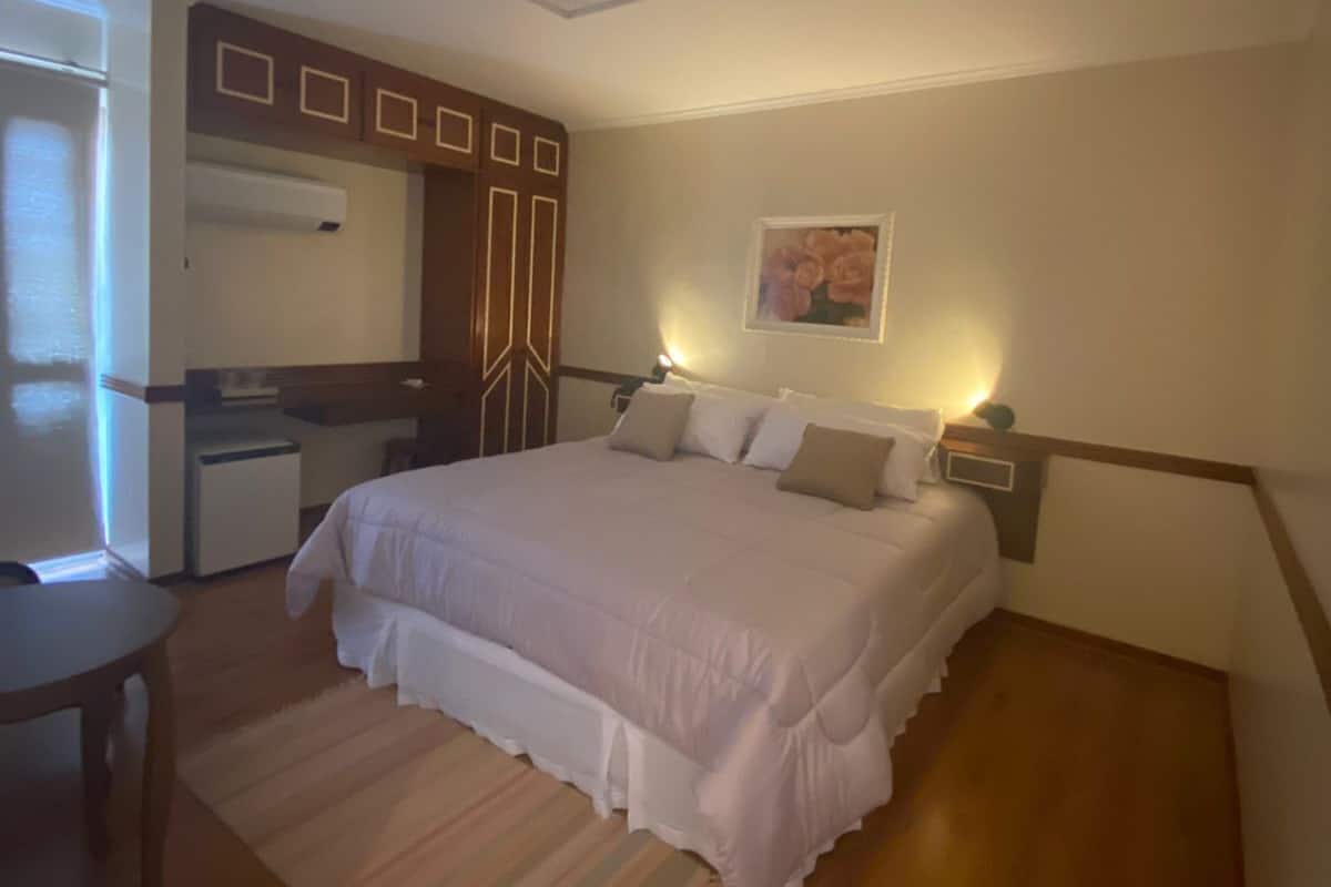 Minibar, free WiFi, bed sheets