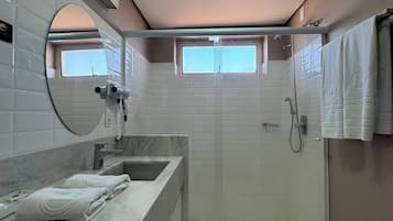 Premium Double Room | Bathroom | Hair dryer, towels