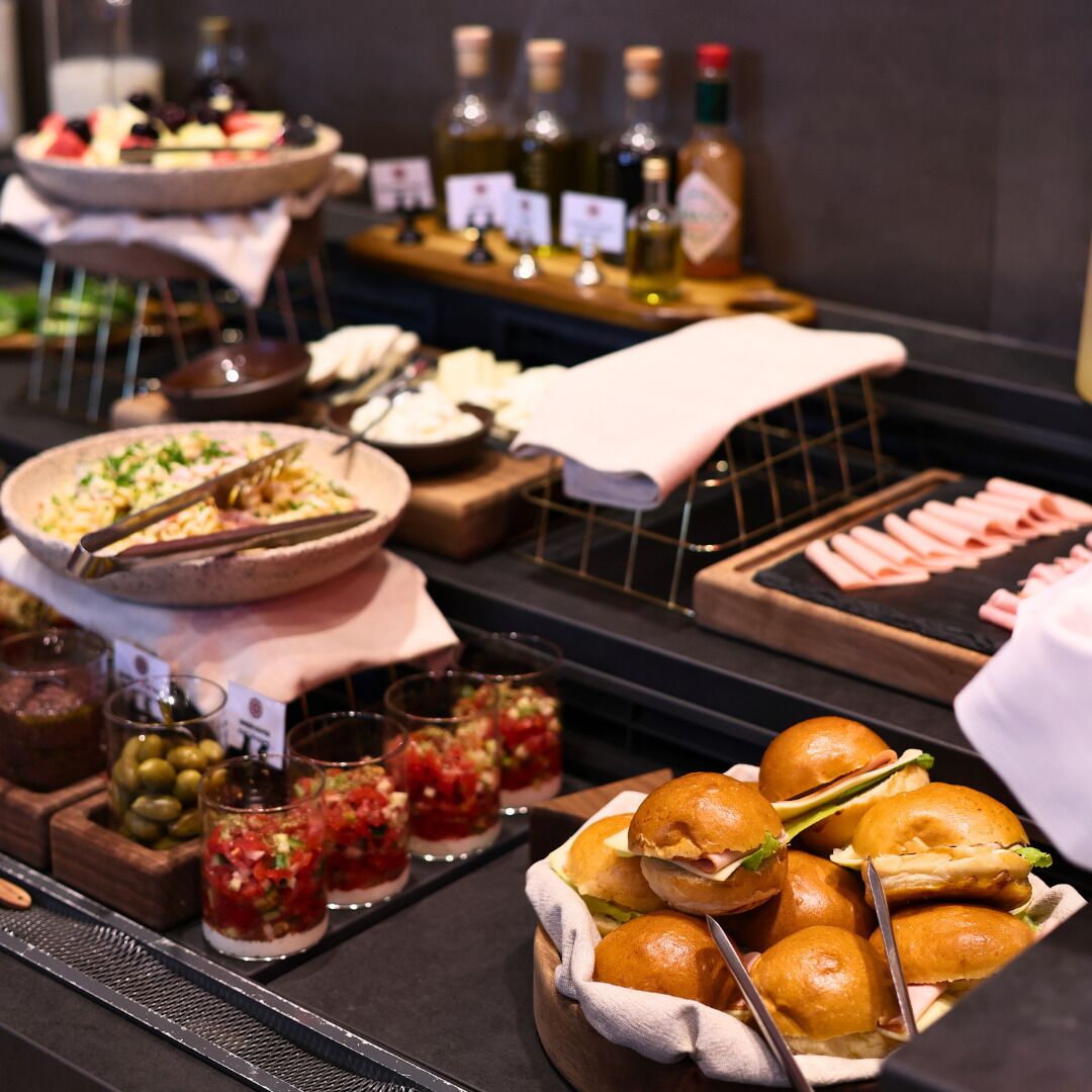 Free buffet breakfast 