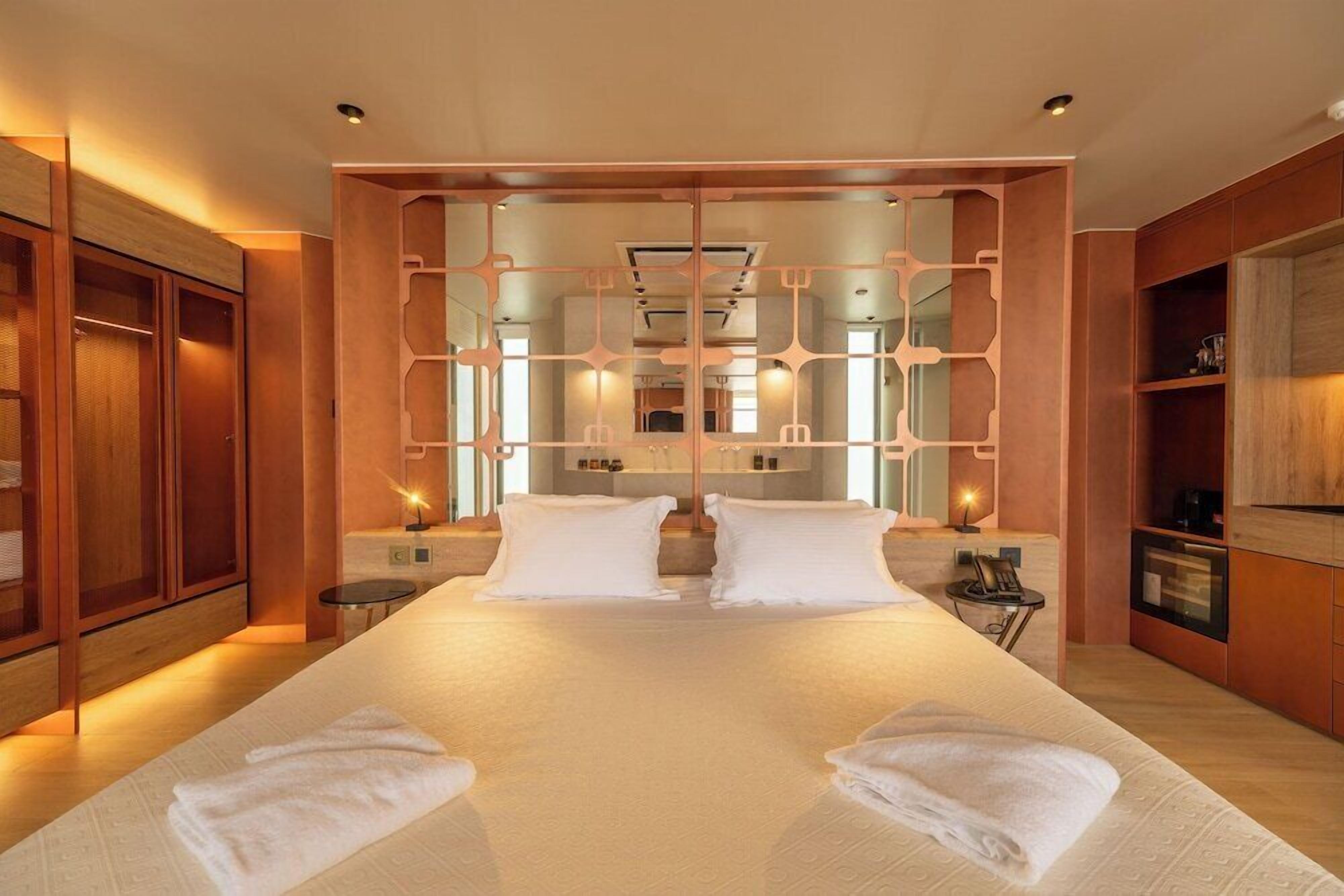 Premium bedding, pillowtop beds, minibar, in-room safe
