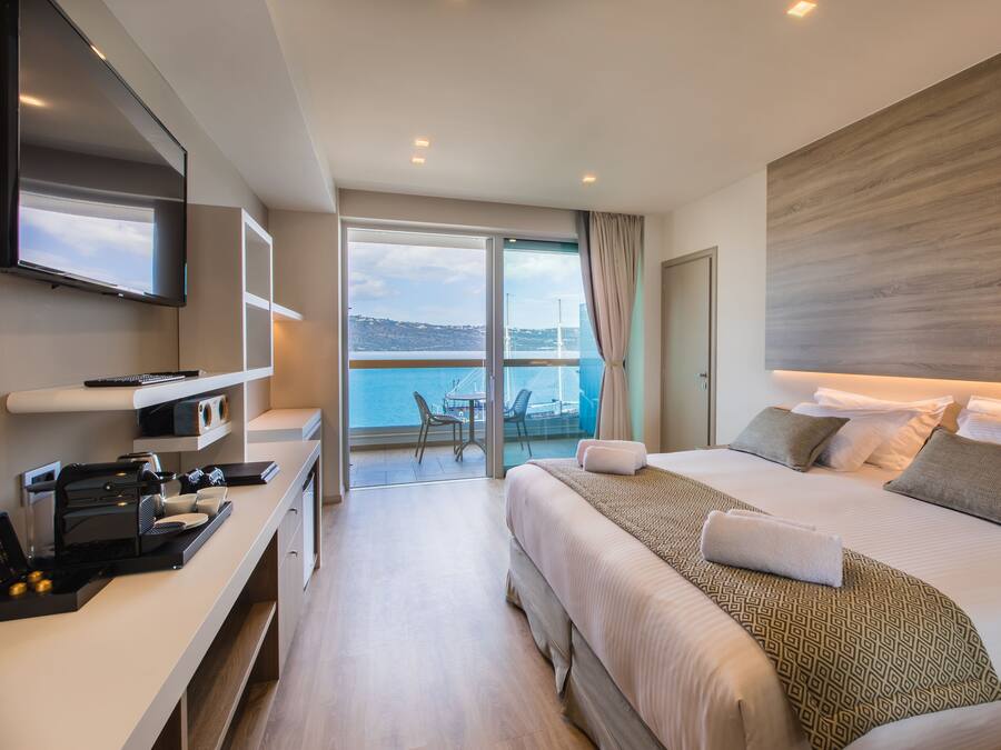 Biancheria da letto di alta qualità, materassi a doppio strato, minibar