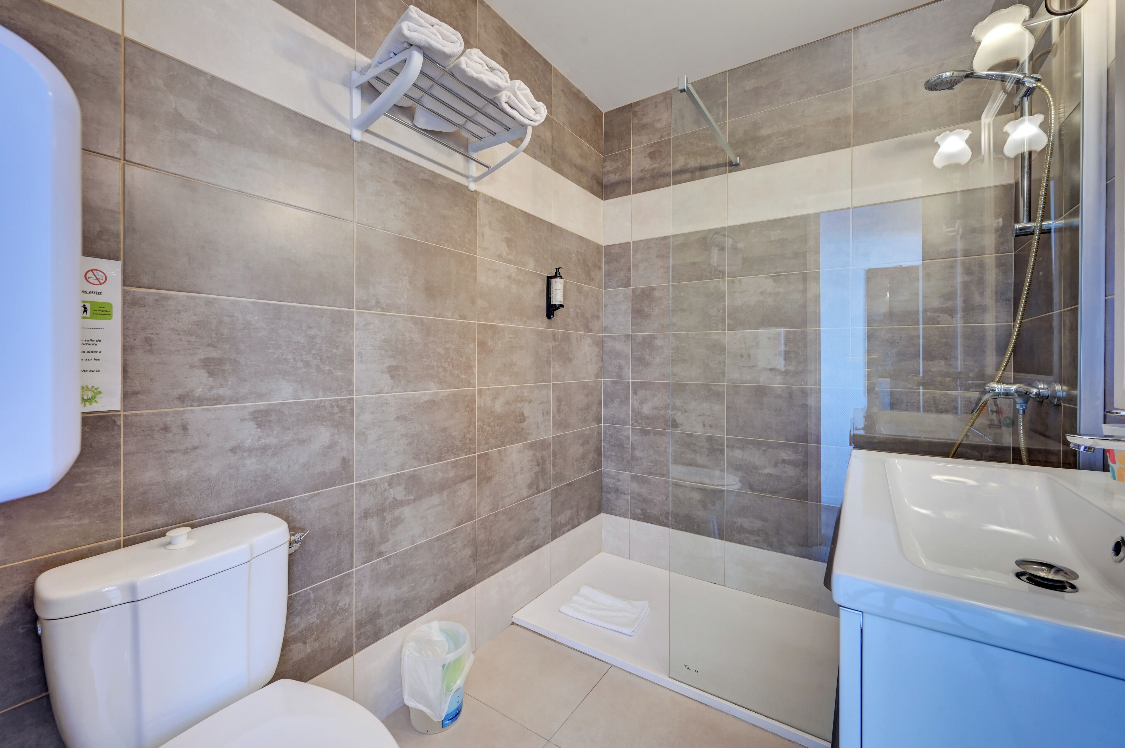 shower, free toiletries, hair dryer, towels