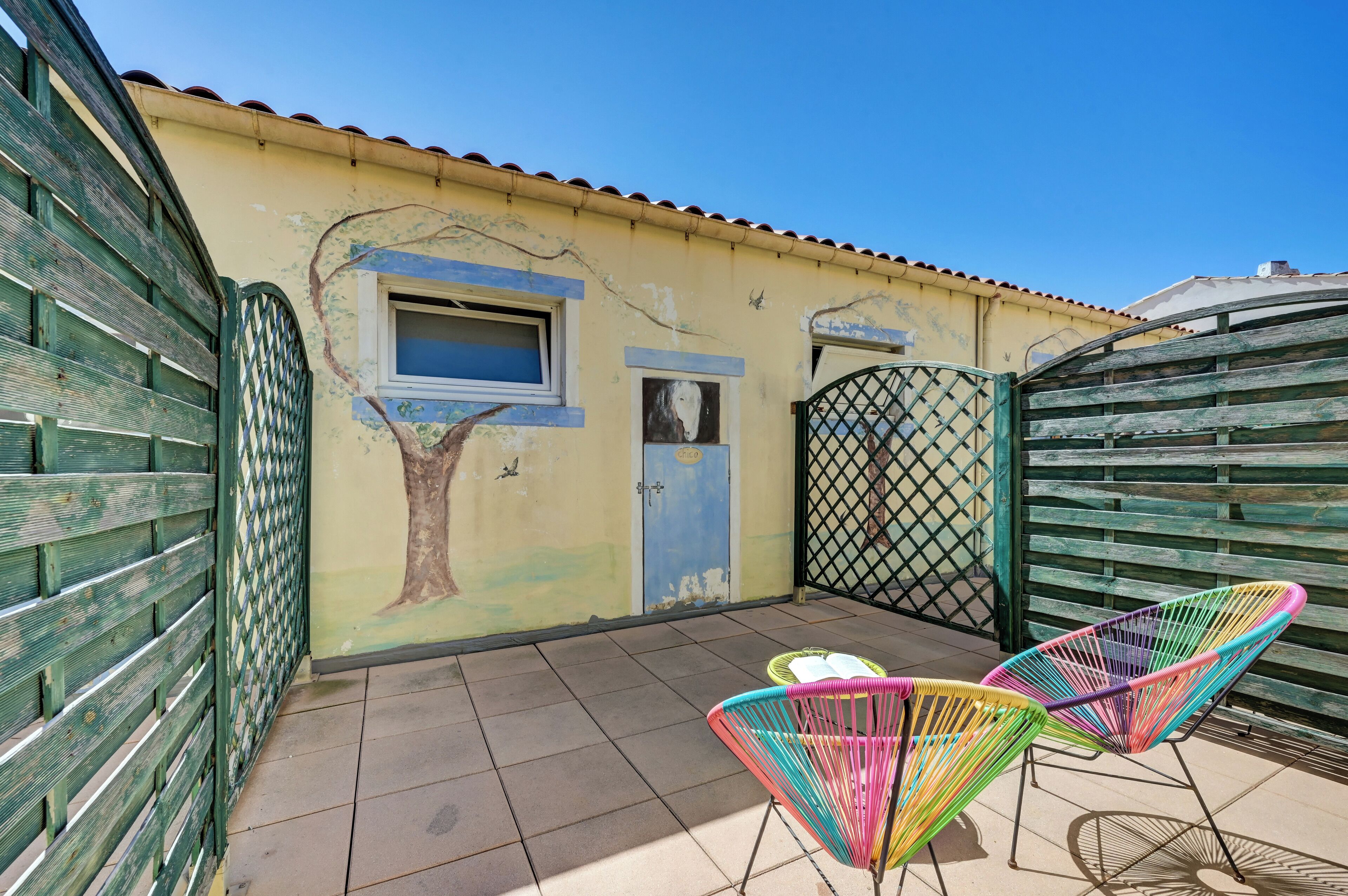 Chambre Double, patio | Coffres-forts dans les chambres, bureau