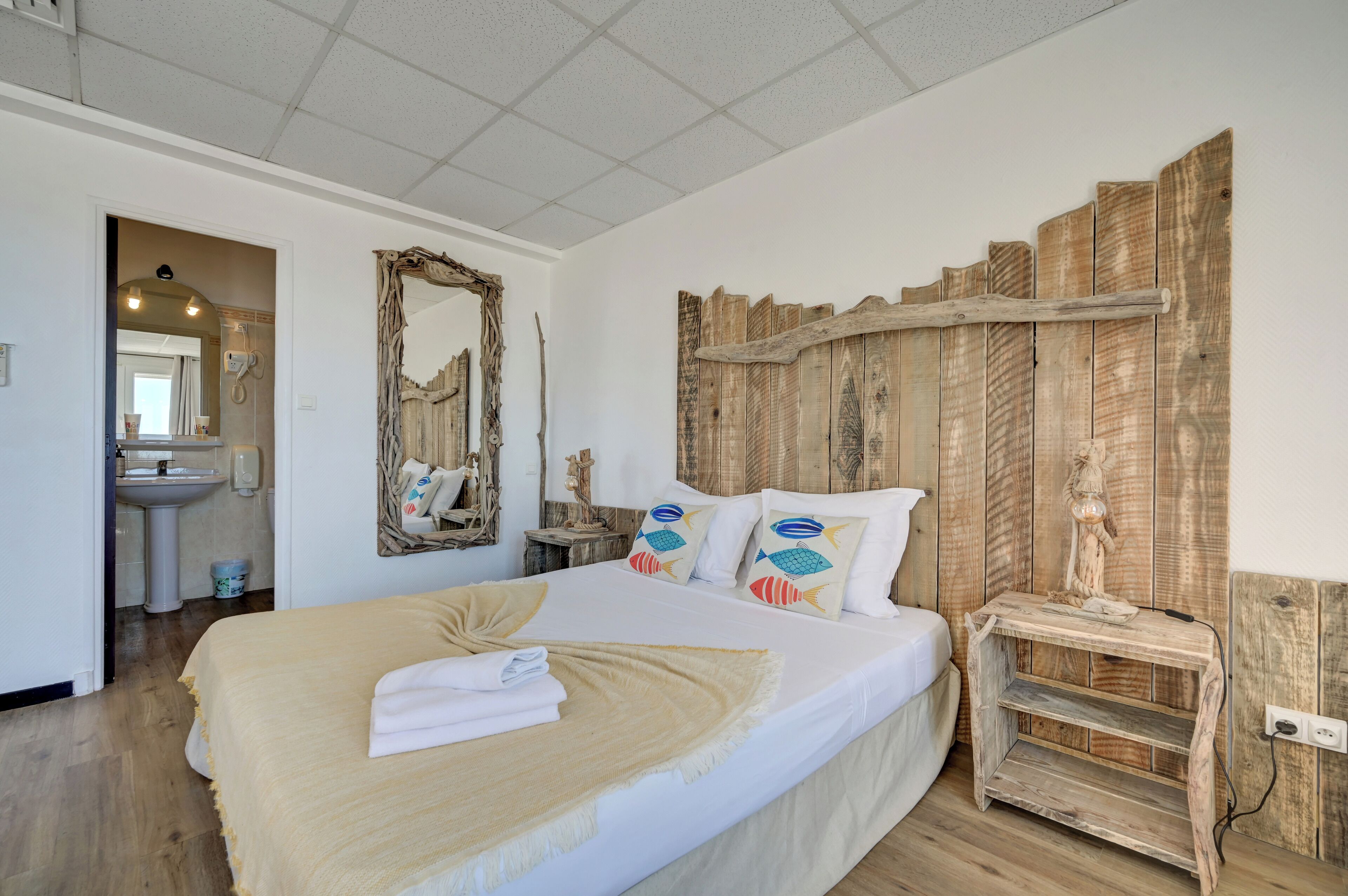 premuim room,sea view | in-room safe, desk, laptop workspace, blackout curtains